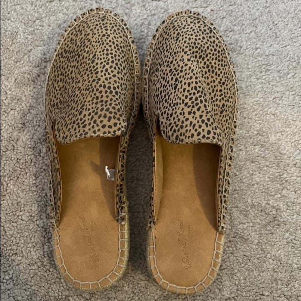 Brand new Universal Threads mules size 7
